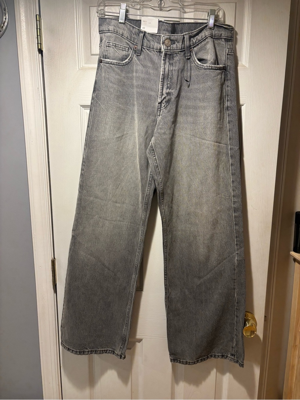 Zara Relaxed Mom Fit Wide-Leg Jeans in Faded Gray
